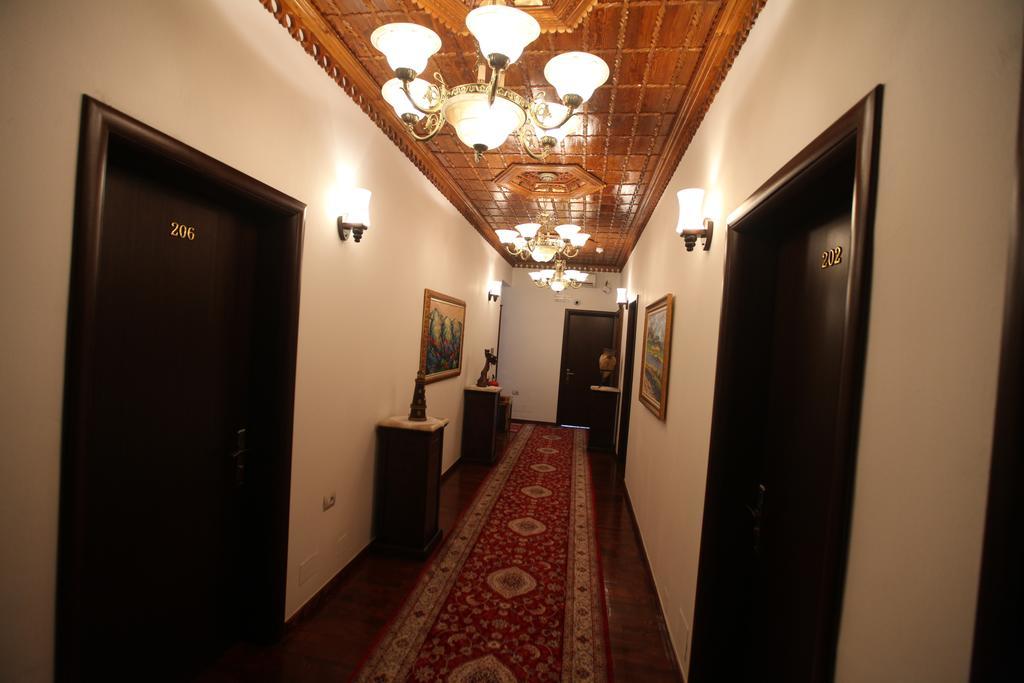 Antipatrea Hotel Berat Esterno foto