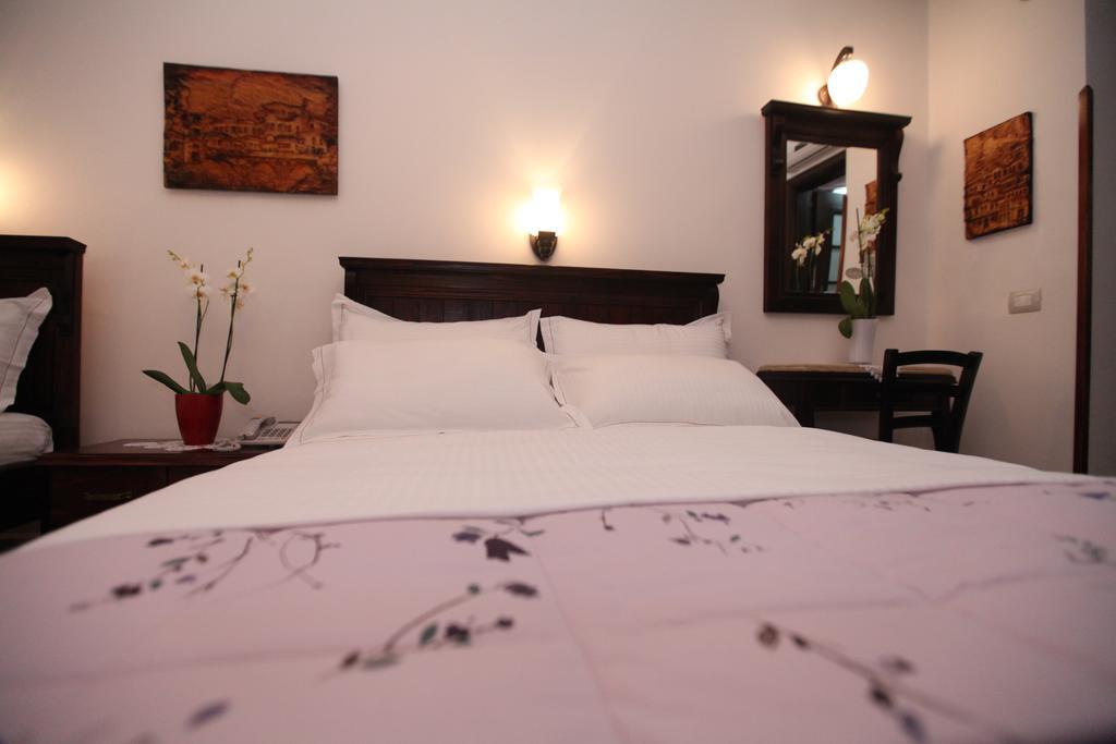 Antipatrea Hotel Berat Esterno foto
