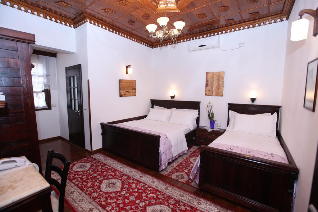 Antipatrea Hotel Berat Esterno foto