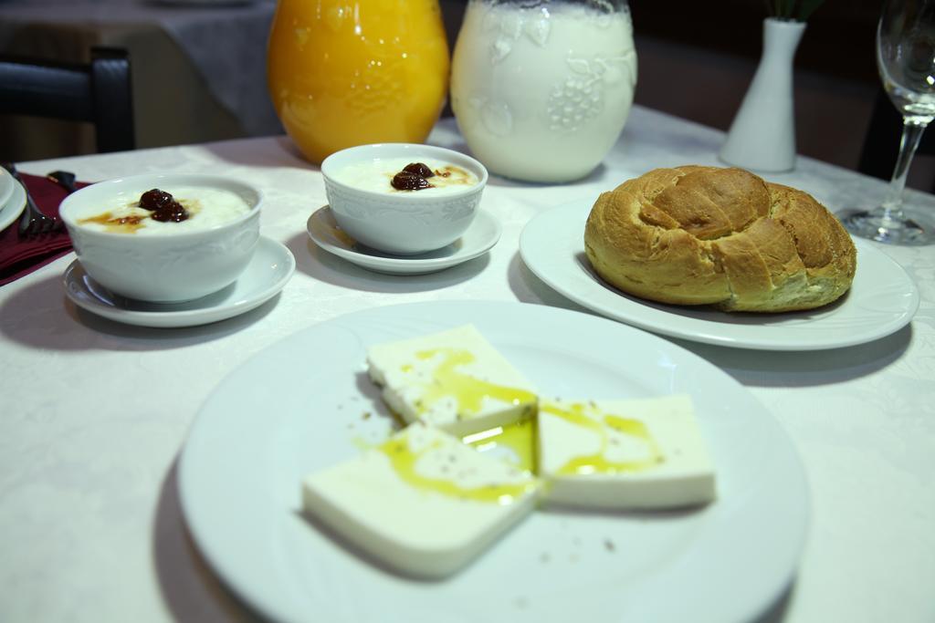Antipatrea Hotel Berat Esterno foto