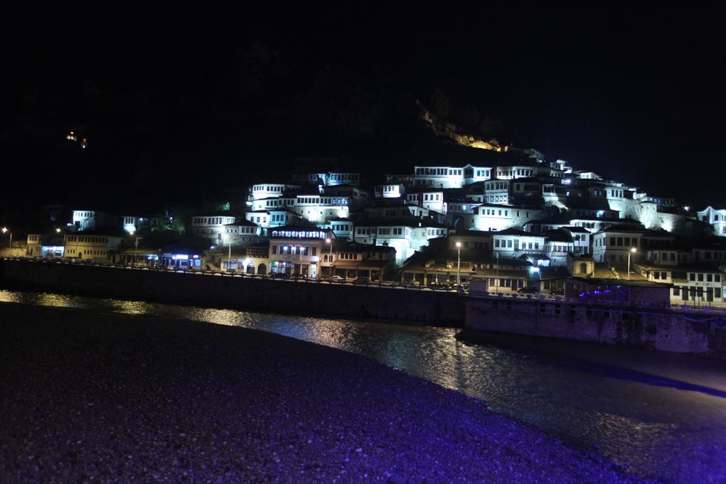 Antipatrea Hotel Berat Esterno foto