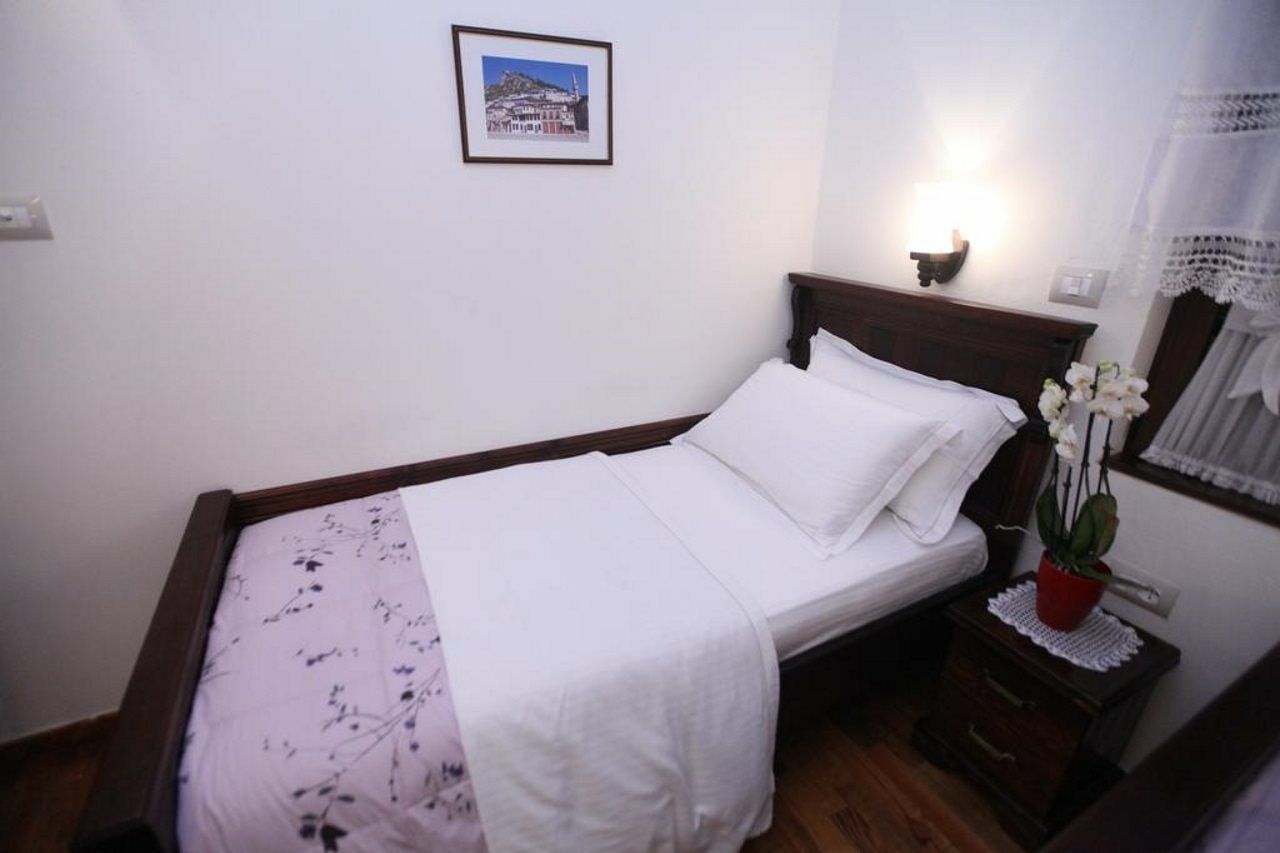 Antipatrea Hotel Berat Esterno foto