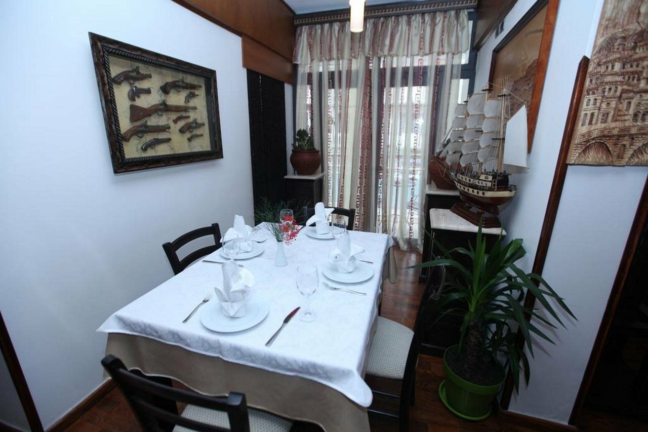 Antipatrea Hotel Berat Esterno foto
