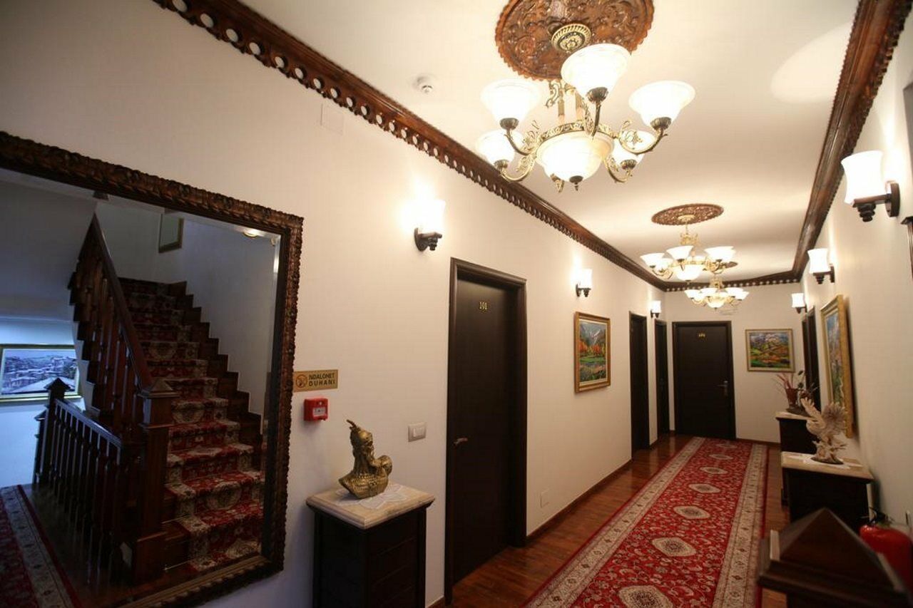 Antipatrea Hotel Berat Esterno foto