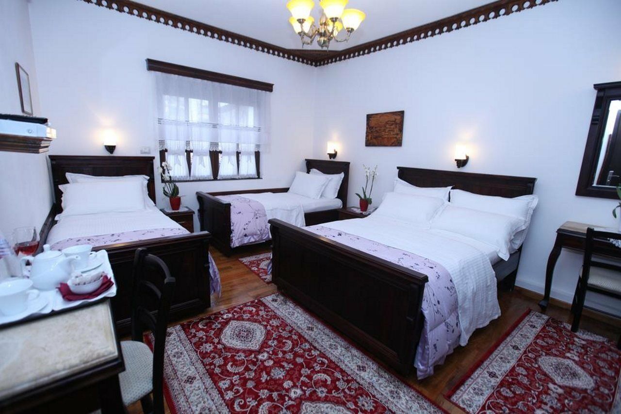 Antipatrea Hotel Berat Esterno foto