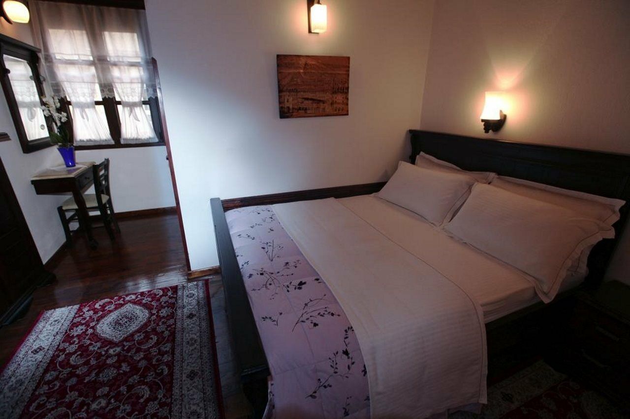 Antipatrea Hotel Berat Esterno foto
